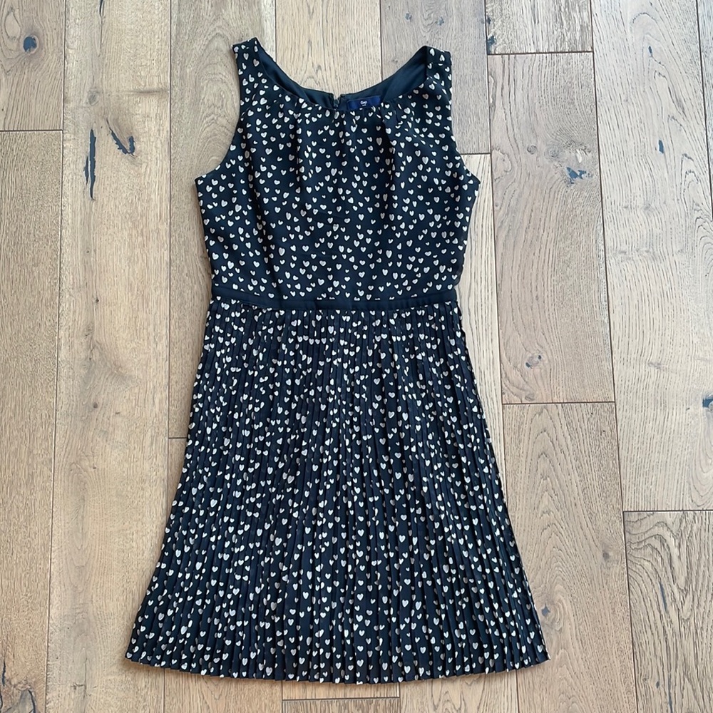 Gap Valentine Heart Print Pleated Dress